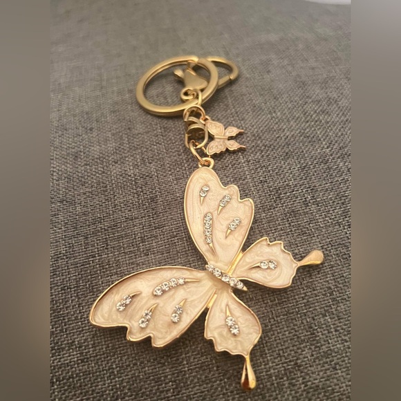 Beautiful Butterfly Keychain Cute accessories for Women Car keys 
Accessories - Picture 2 of 3